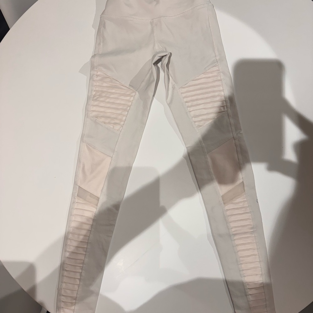 ALO Yoga Cream Leggings